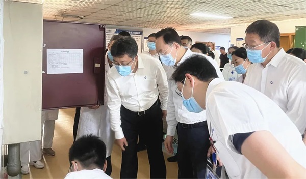 通用技術(shù)集團(tuán)董事長(zhǎng)、黨組書(shū)記于旭波一行調(diào)研通用醫(yī)療成都區(qū)域醫(yī)院(圖5)